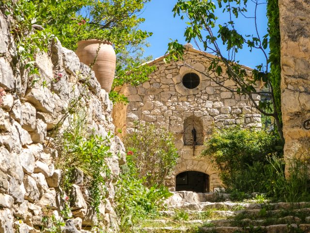 Village de Brantes dans la Vallée du Toulourenc