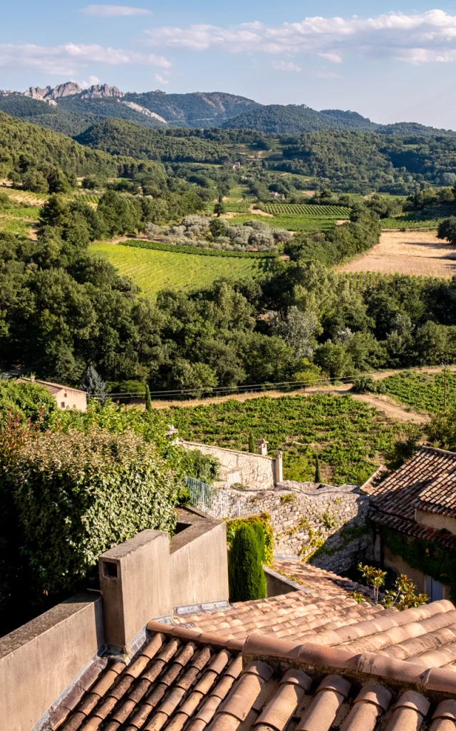 Illustrations du village de Séguret réalisées le 13 juillet 2020.