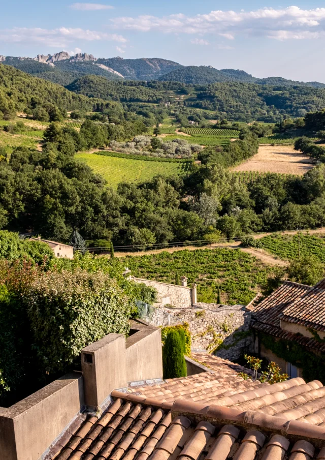 Illustrations du village de Séguret réalisées le 13 juillet 2020.