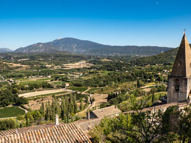 Village de Crestet un jour d'été le 25 aout 2020