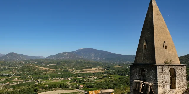 Village de Crestet un jour d'été le 25 aout 2020