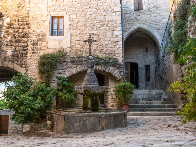 Village de Crestet un jour d'été le 25 aout 2020