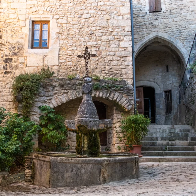 Village de Crestet un jour d'été le 25 aout 2020