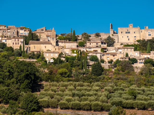 Village de Crestet un jour d'été