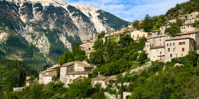 Village de Brante dans la Vallée du Toulourenc