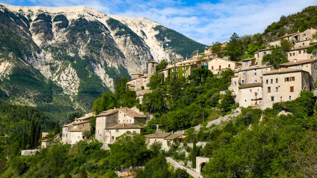 Village de Brante dans la Vallée du Toulourenc