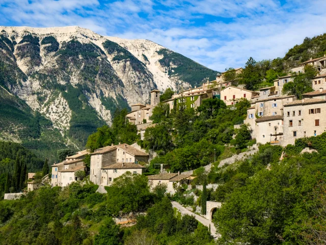 Village de Brante dans la Vallée du Toulourenc