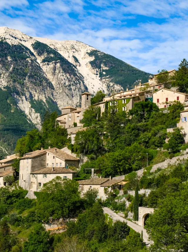 Village de Brante dans la Vallée du Toulourenc