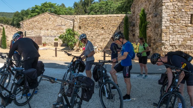 Personnes faisant du vélo