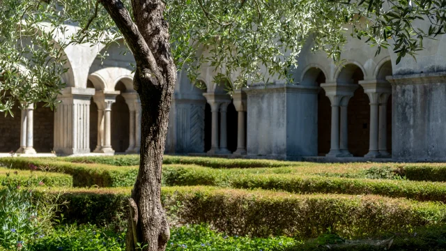 Cloître cathédrale Notre-Dame-de-Nazareth