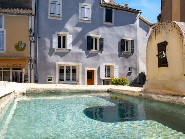 Fontaine dans le village de Mollans-sur-Ouvèze