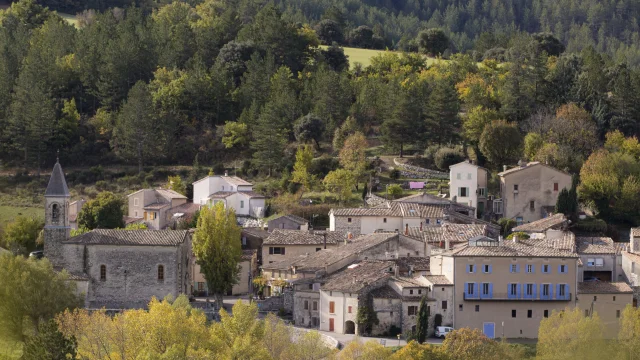 Village de Savoillans en Automne