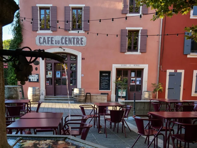 Place du village de Villedieu