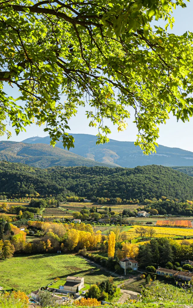 Village d'Entrechaux à l'automne