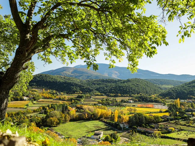 Village d'Entrechaux à l'automne