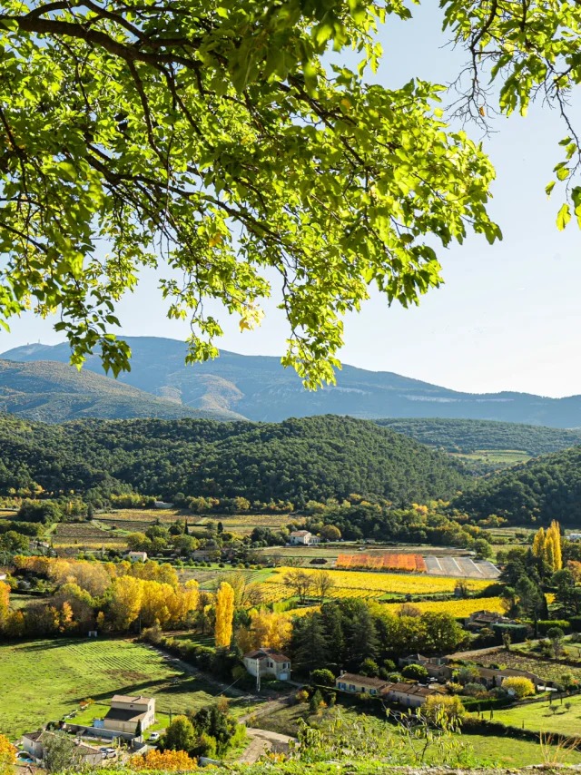 Village d'Entrechaux à l'automne