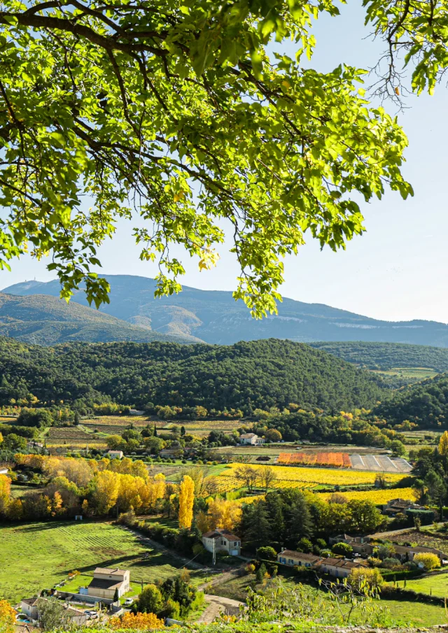 Village d'Entrechaux à l'automne