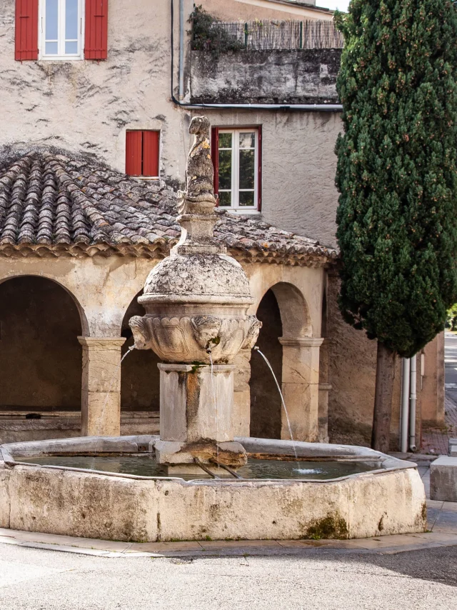 Fontaine dans le village de Mollans-sur-Ouvèze