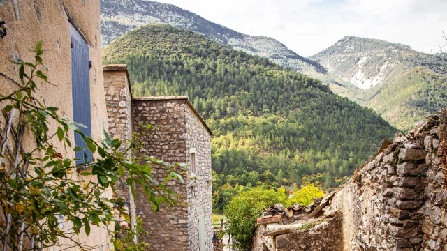 Ruelle en pierre de Saint-Léger-du-Ventoux