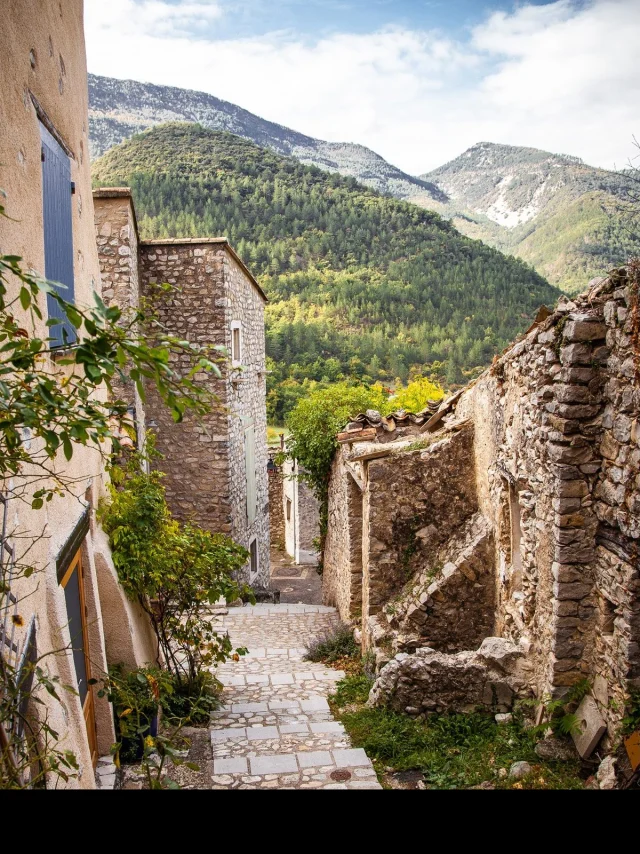 Ruelle en pierre de Saint-Léger-du-Ventoux