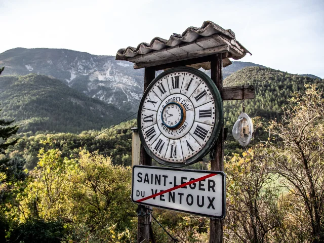 Horloge du village de Saint-Léger-du-Ventoux