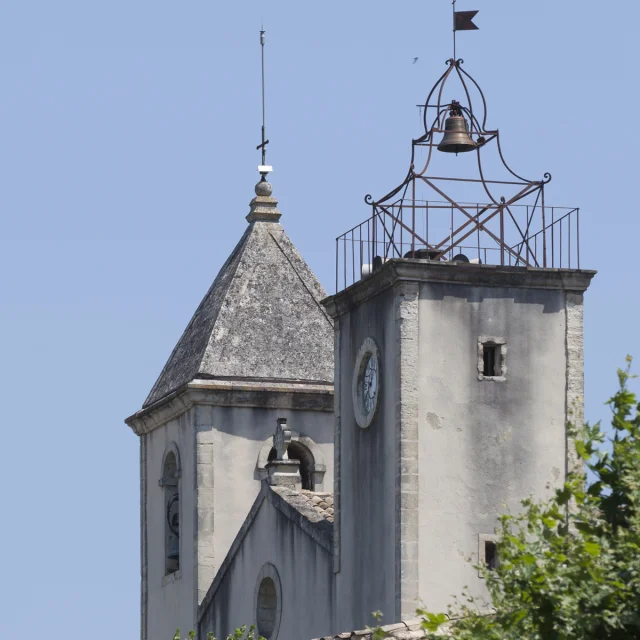 Eglise Sainte Anne à st romain au printemps