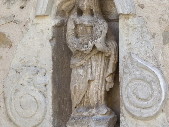 Vierge Sainte Anne, patronne du village de Saint Romain en Viennois.