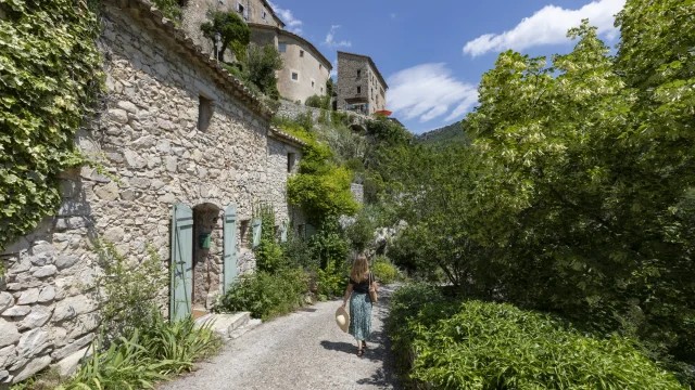 Village de Brantes au printemps