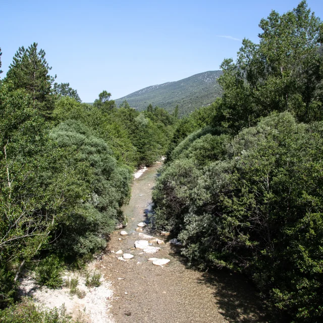 St Léger du Ventoux au printemps