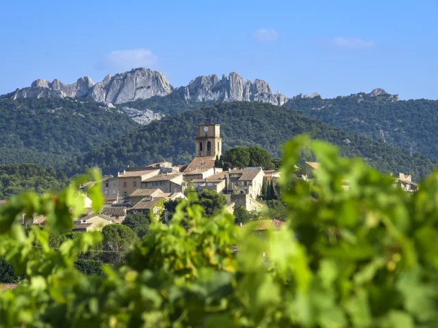 Village de Sablet au Printemps