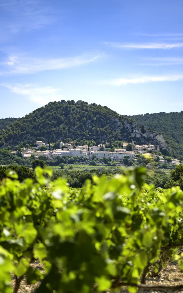 Village de séguret au printemps