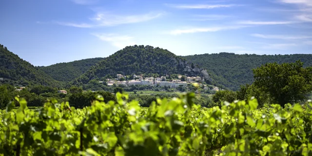 Village de séguret au printemps