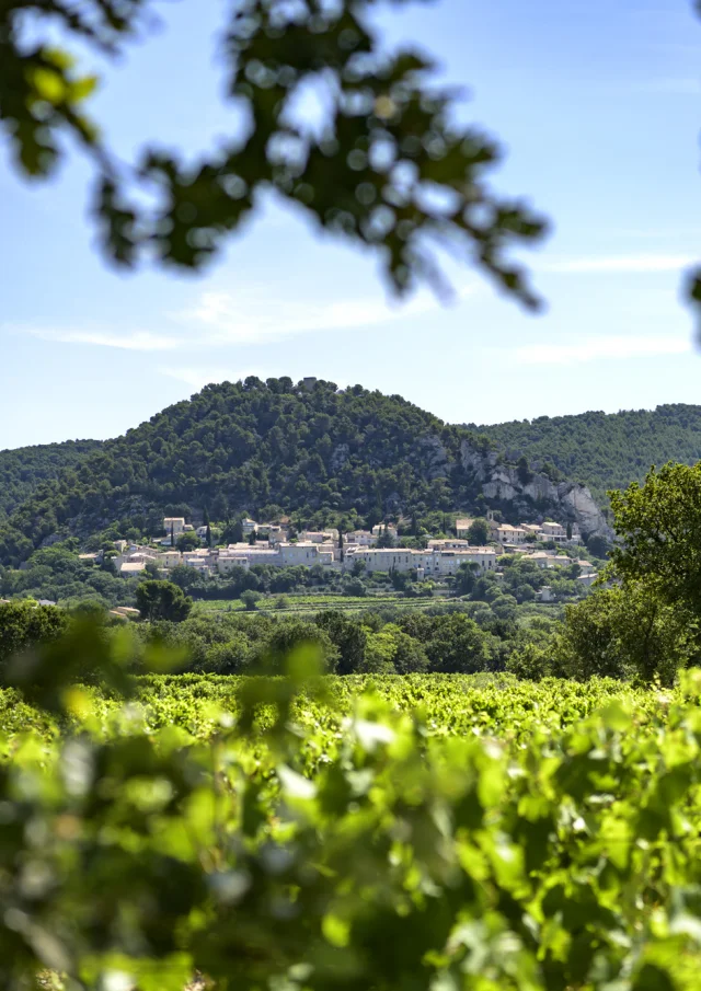 Village de séguret au printemps