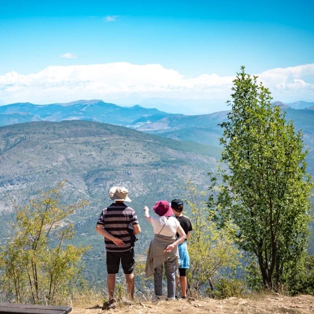 Three people looking at a panorama during a hike on Mont Ventoux