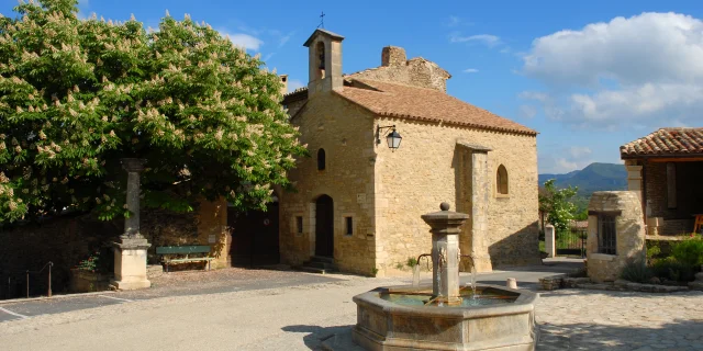 Place De La Chapelle à Faucon