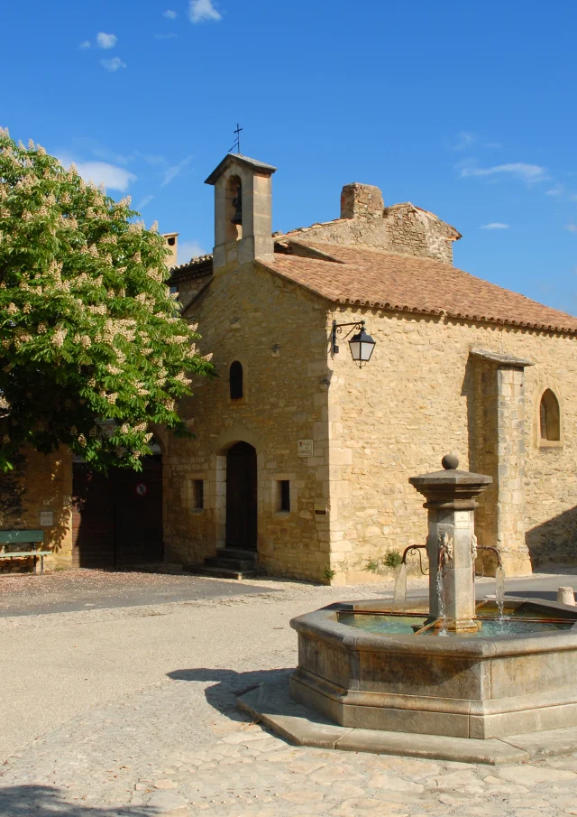 Place De La Chapelle in Faucon