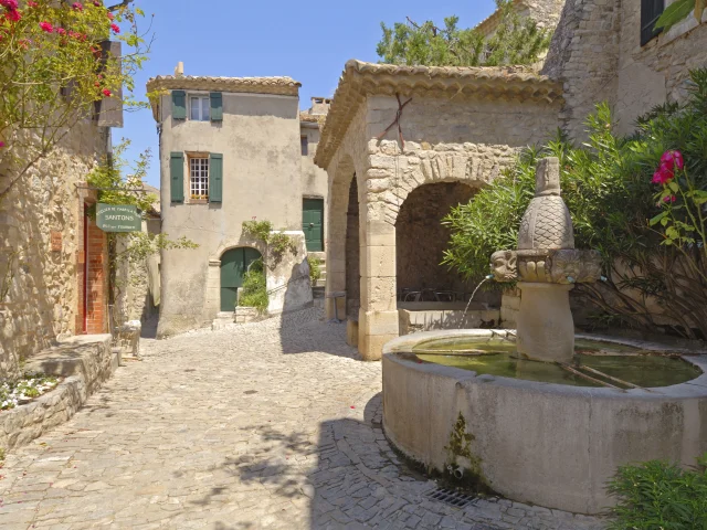 Ruelle du village de Séguret