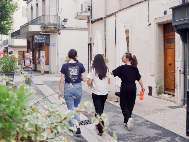 Intrigue dans la ville à Vaison-la-Romaine