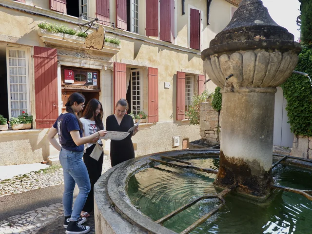 Intrigue dans la ville à Vaison-la-Romaine