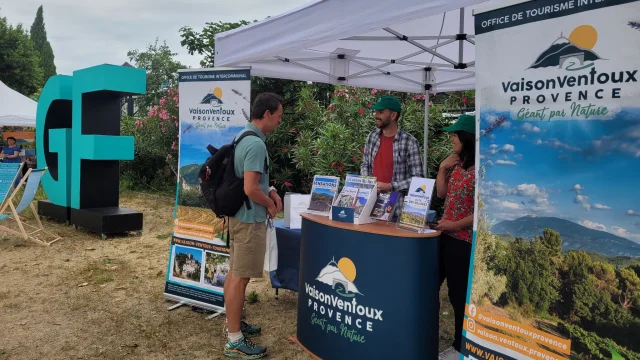 L'Office de tourisme Vaison Ventoux Provence sur le Village Exposants de la GF Lapierre Mont Ventoux