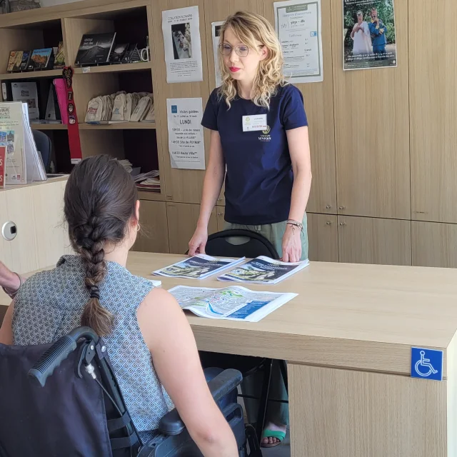 Accueil accessible à l'Office de tourisme Vaison Ventoux Provence