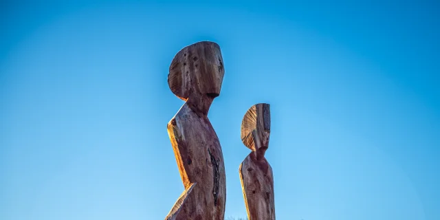 Les sculptures Marianne et Mireille à Crestet