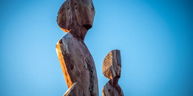 Les sculptures Marianne et Mireille à Crestet