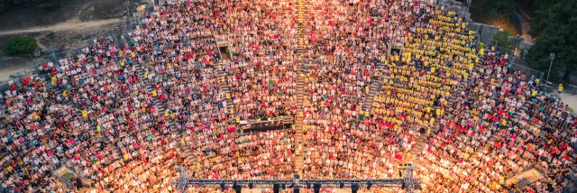 Every three years, thousands of choral singing enthusiasts gather at the Théâtre Antique in Vaison-la-Romaine.