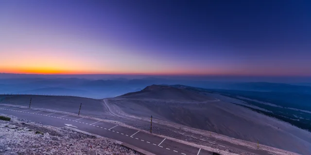 Wanderung zum Sonnenaufgang auf dem Gipfel des Mont Ventoux