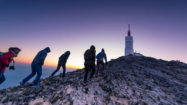 Wanderung zum Sonnenaufgang auf dem Gipfel des Mont Ventoux