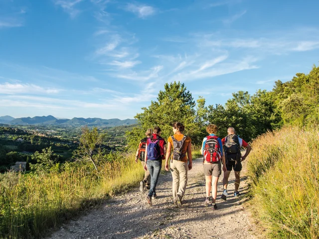 Randonnée dans les collines de Crestet